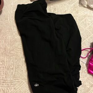 (A11) Alo Yoga Black Soft Sculpt Ruched Sides Pant, Size Medium